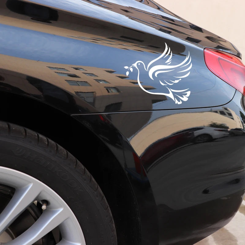 Give your car a touch of originality with this vinyl sticker representing a pigeon!